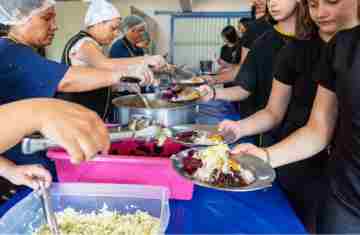  Paraná escala chef premiada para treinar merendeiras da rede estadual de ensino